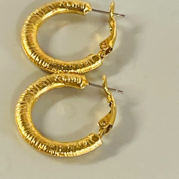 Hoop Earrings Gold Tone Round Womens Textured Omega Backs Shiny Fashion Style - Picture 13 of 16
